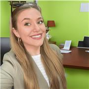 Estudiante de Doble grado de Derecho y Ade, con matricula de honor en bachillerato y B2 en ingles. Preparada para dar clases de matemáticas, ingles, lengua, historia...